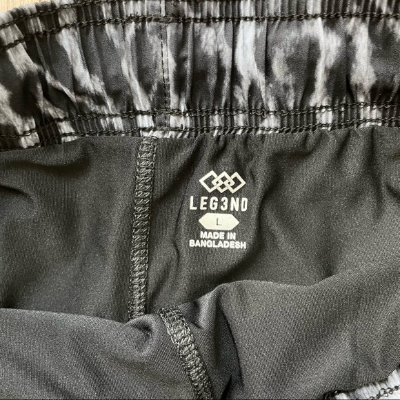 Black Cheetah 2-in1 Run Shorts Size M and L - NWT - Picture 3 of 5